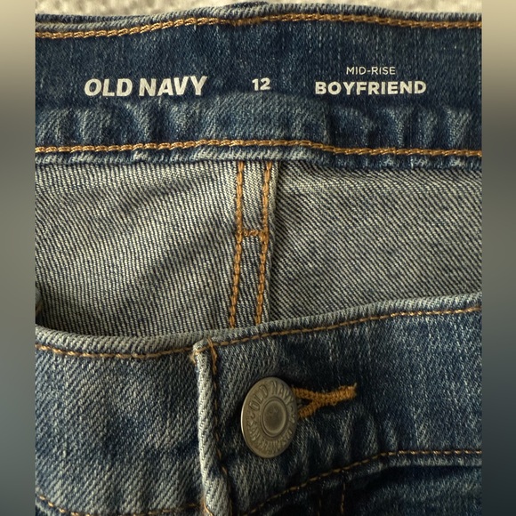 New Old Navy Mid-rise boyfriend jeans! Size 12 - Picture 2 of 6